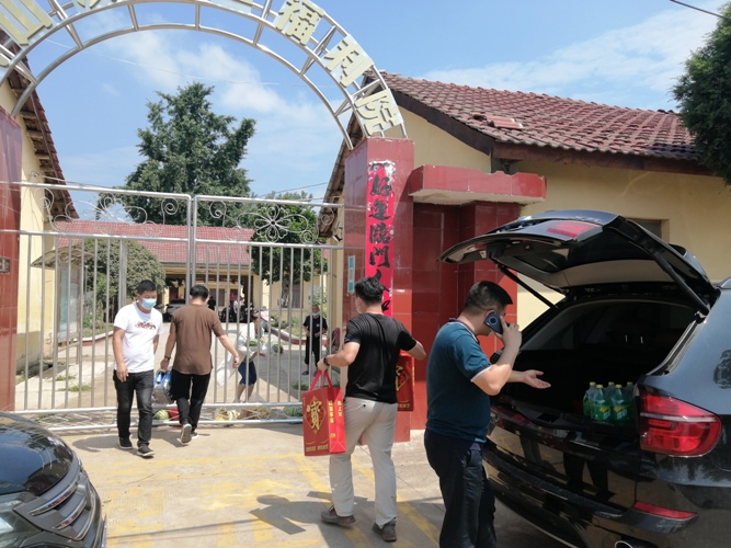 瑞碩電子端午節(jié)走進(jìn)福利院送溫暖